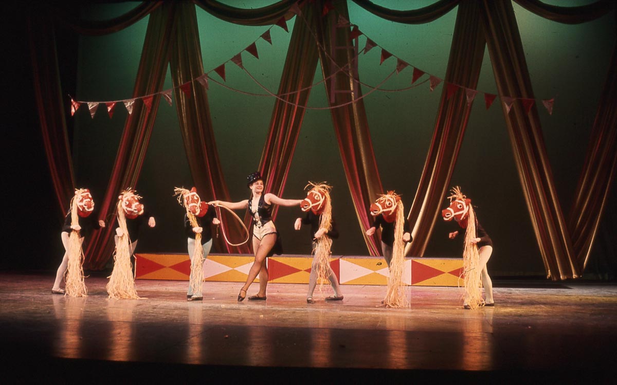 CH 1968-05-15 Center Ring Ballet And Harkee The Cat